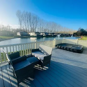 Bridgewater With Hot Tub Holiday home York