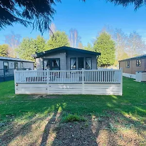 Peace With Hot Tub Holiday home York